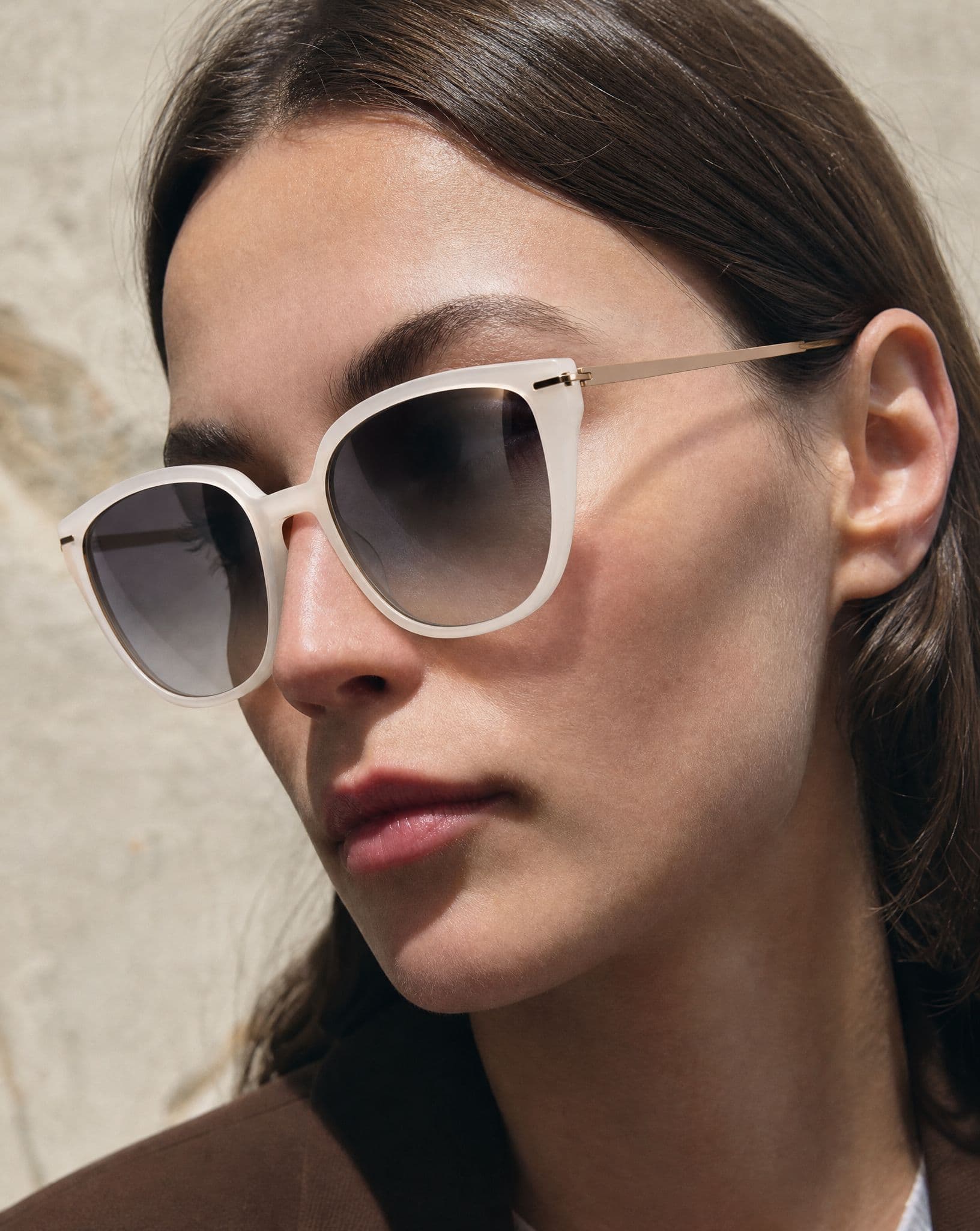 Flight Director, Ivory Rose — Close on the frame