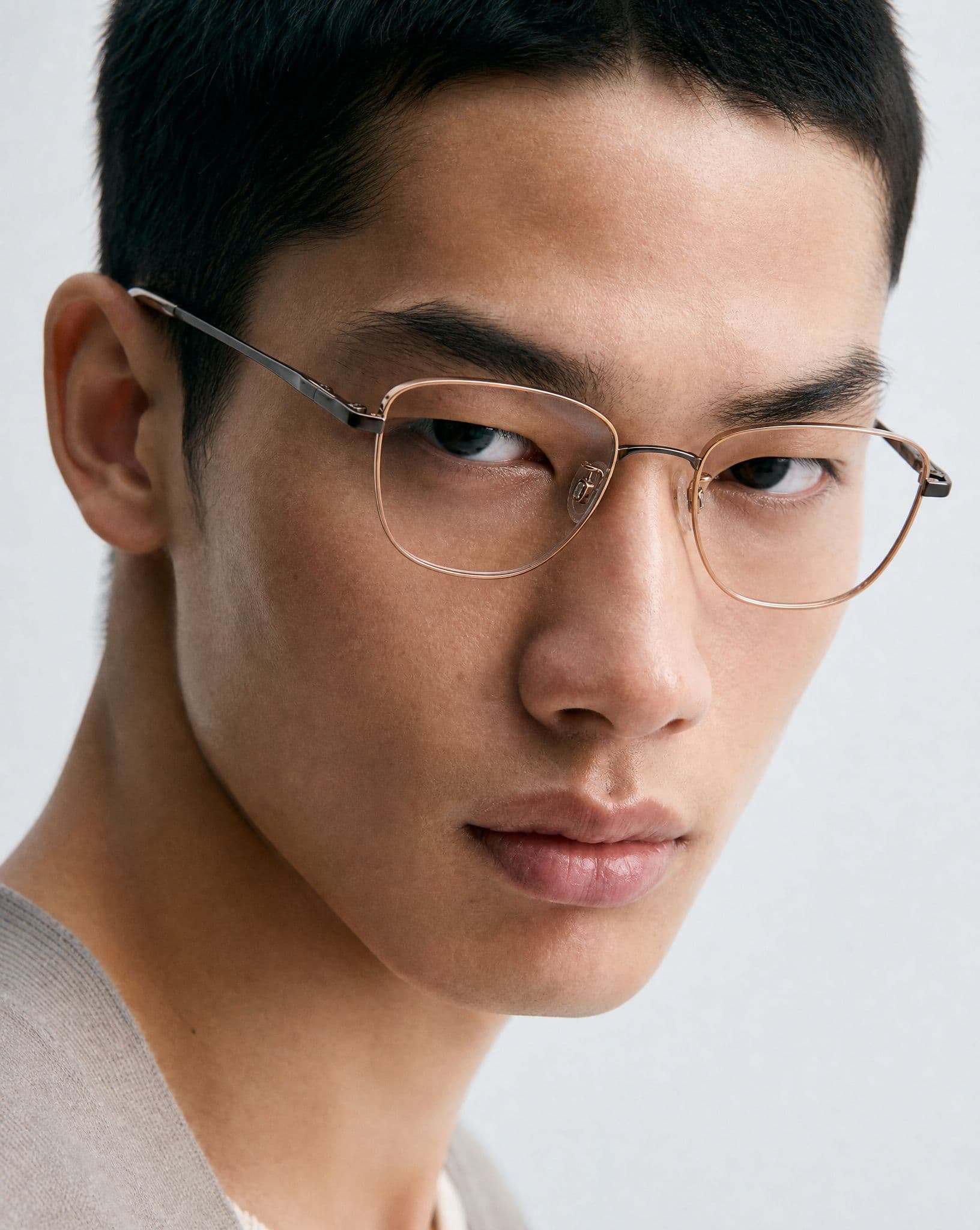 One Edition, Rose Gold — Close on the frame