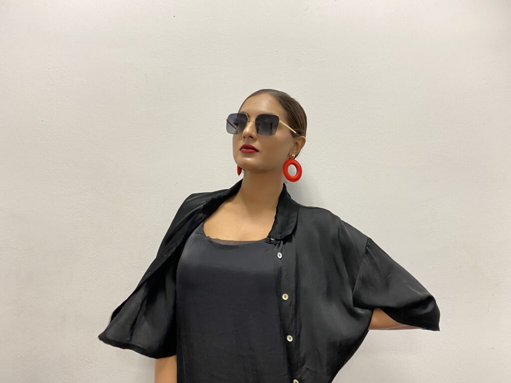 Model wearing RA X BR S6 C2