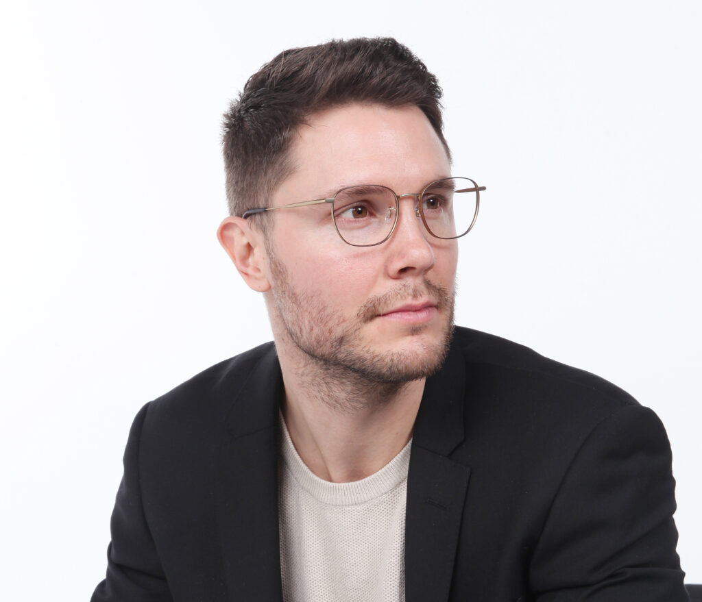 RA 30 7 23 0966 ONE Vision Alex scaled